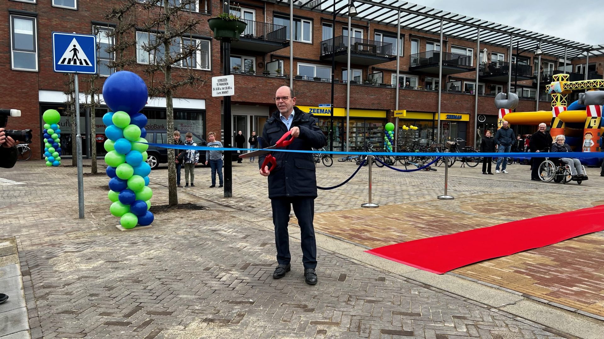 Feestelijke heropening marktplein Wijk en Aalburg