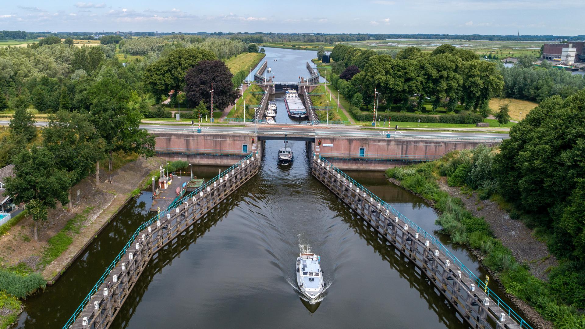 Wilhelminasluis bij Andel toch weer in gebruik genomen