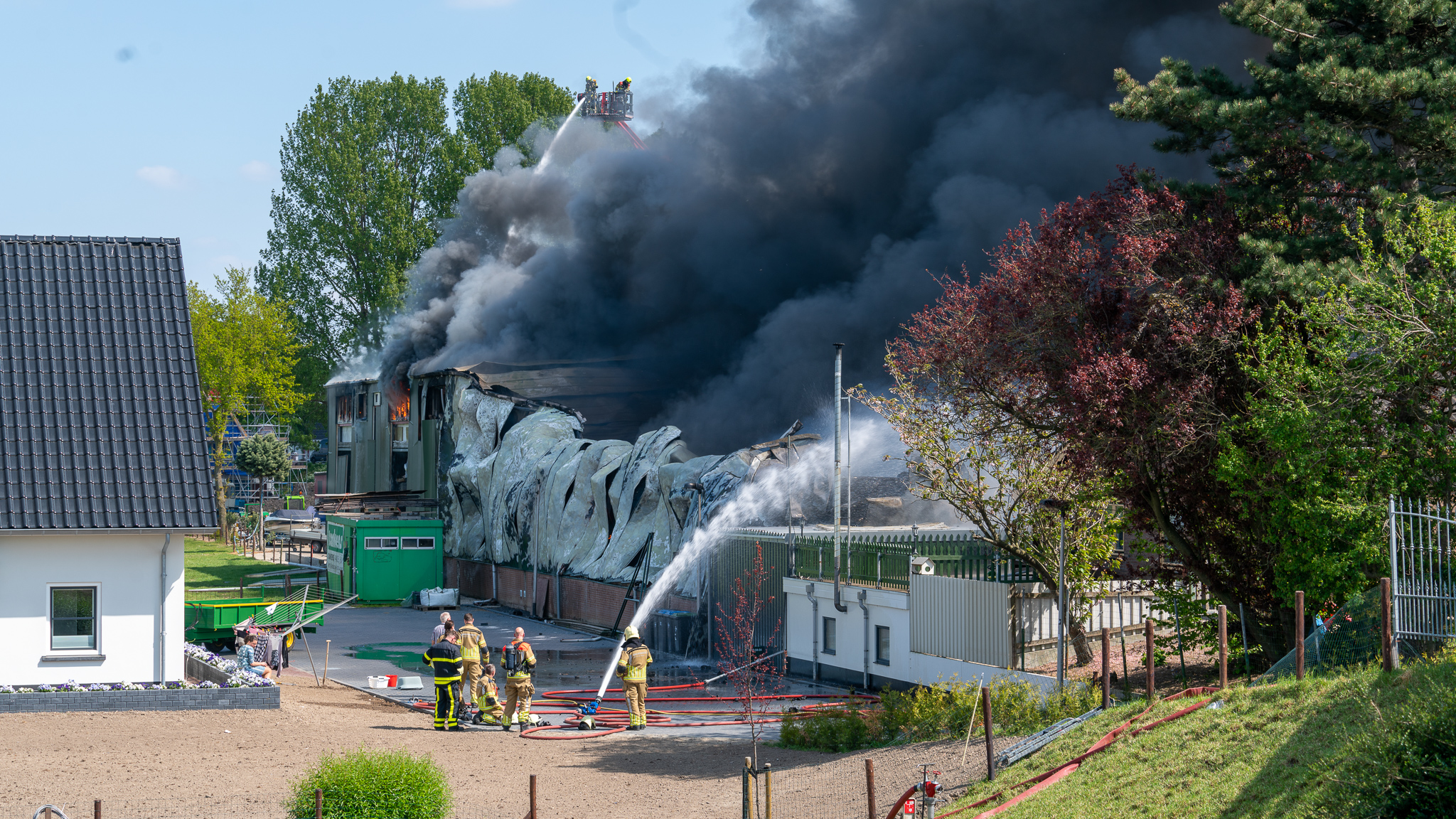 Zeer grote brand woedde bij een bedrijf Poederoijen