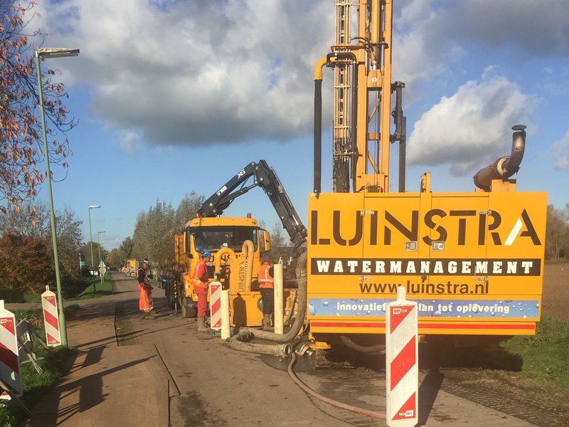 Boren nieuwe putten voor bluswatervoorziening