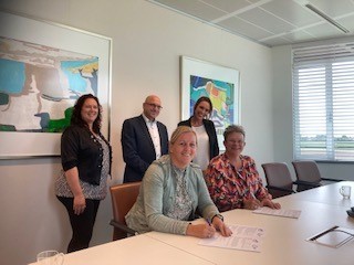 Ondernemersvereniging Centrum Werkendam en gemeente Altena ondertekenen nieuwe BIZ-overeenkomst