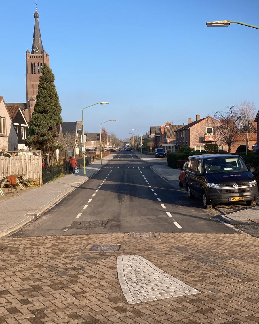 Gerenoveerde Kerkstraat Hank waterbestendiger, verkeersveiliger en leefbaarder