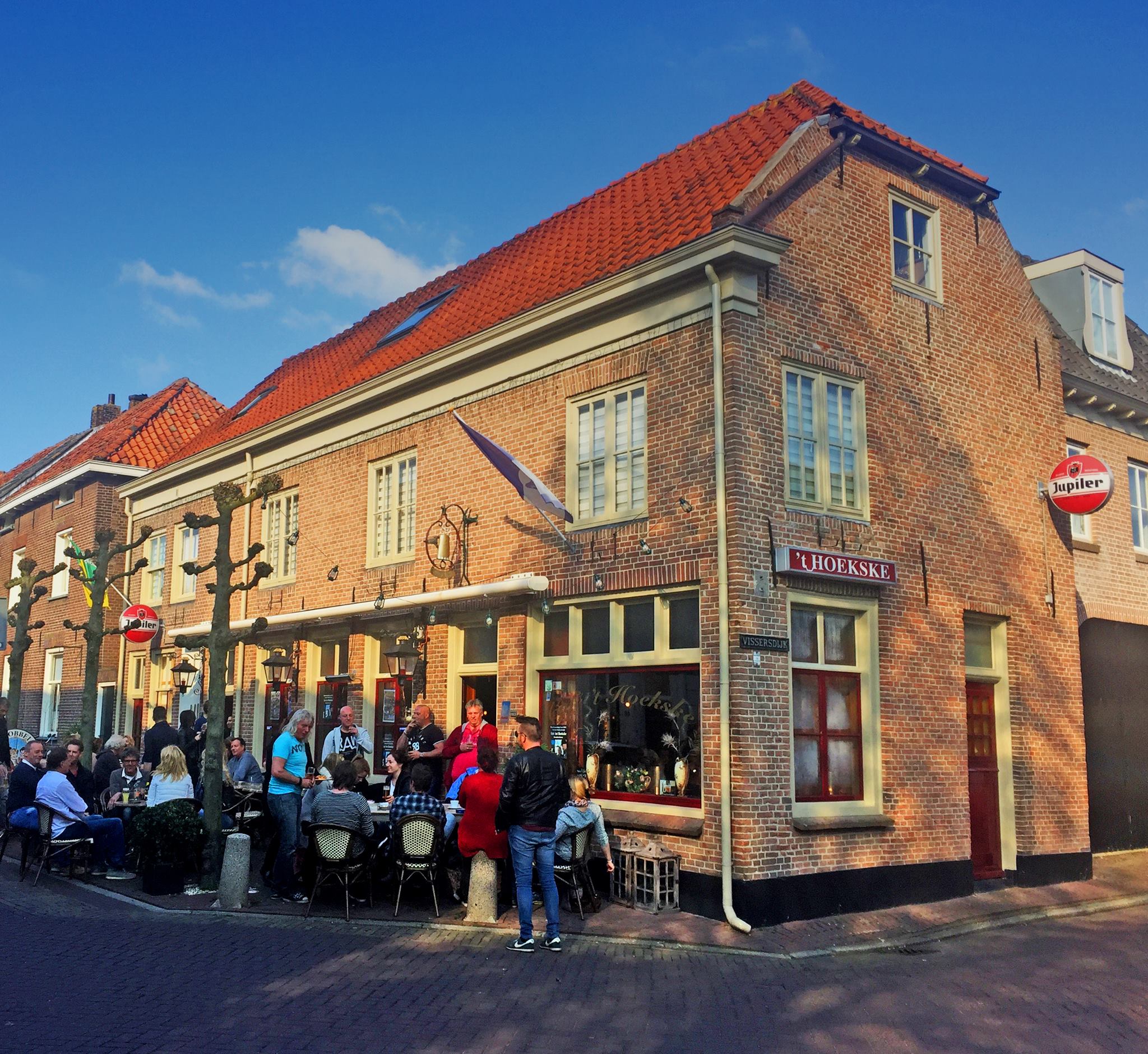 Café ’t Hoekske in Woudrichem heet voortaan Corrie’s Hoekske