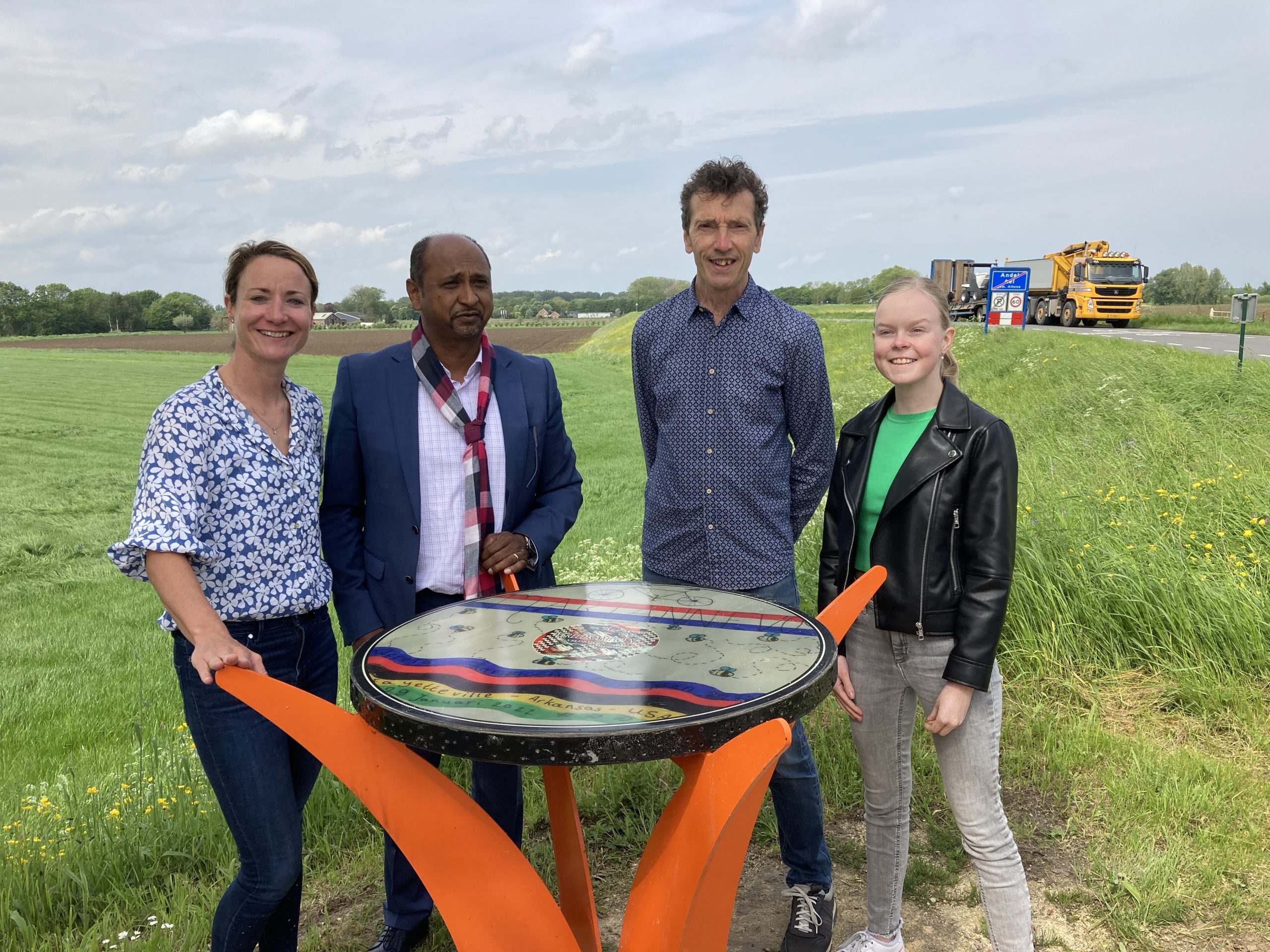 Marianne Vos tafel in gebruik genomen in Andel