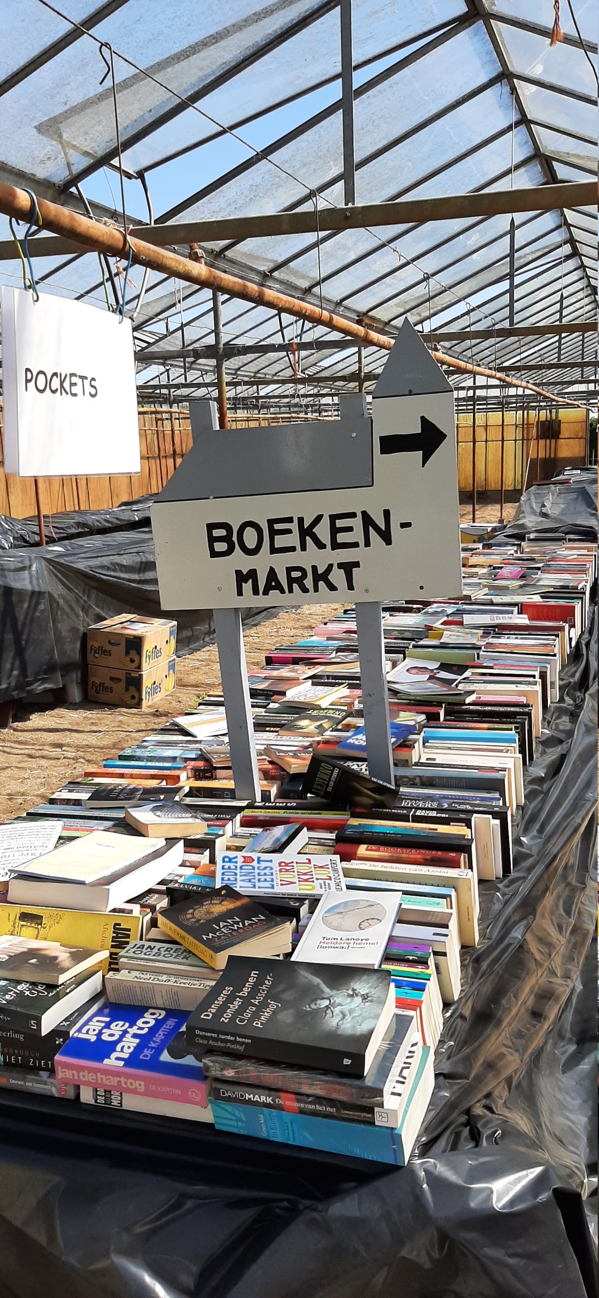 Boekenmarkt in Uitwijk met zes verkoopdagen