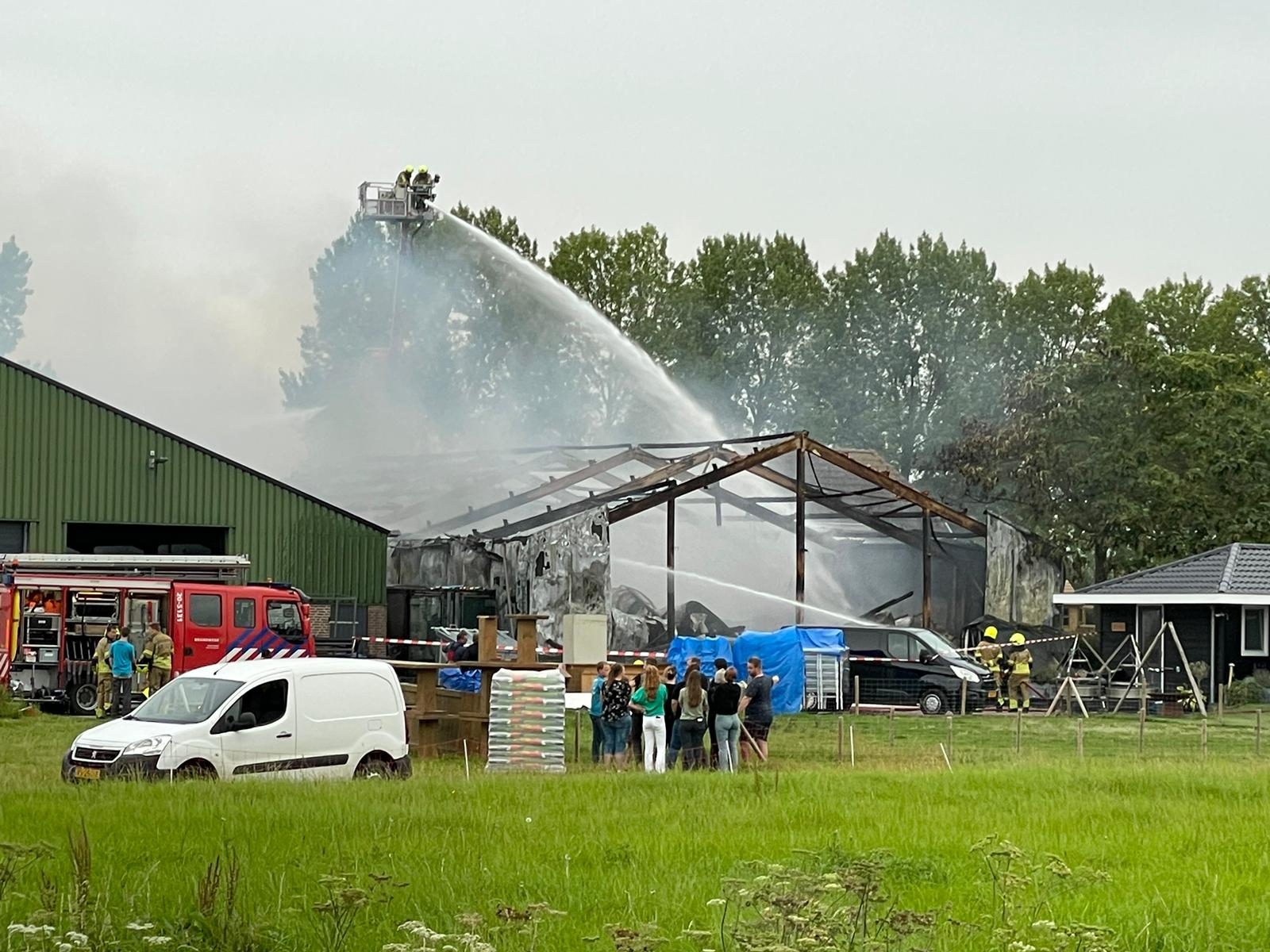 Grote brand verwoest loods in Drongelen