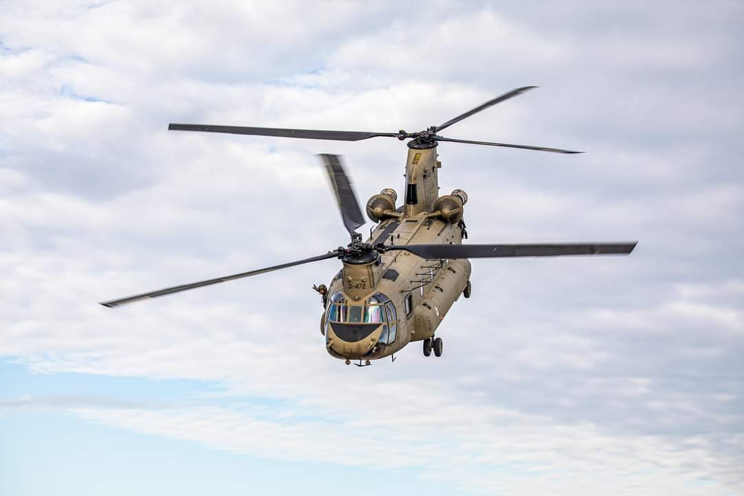 Boerenerfdag in Dussen met chinook van het Defensie Helikopter Commando!