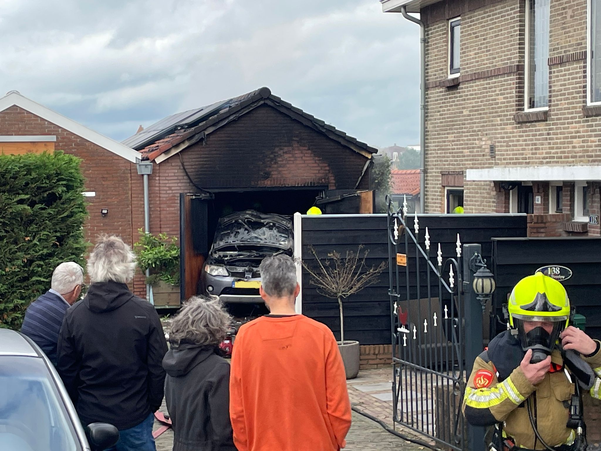 Autobrand in garagebox in Sleeuwijk