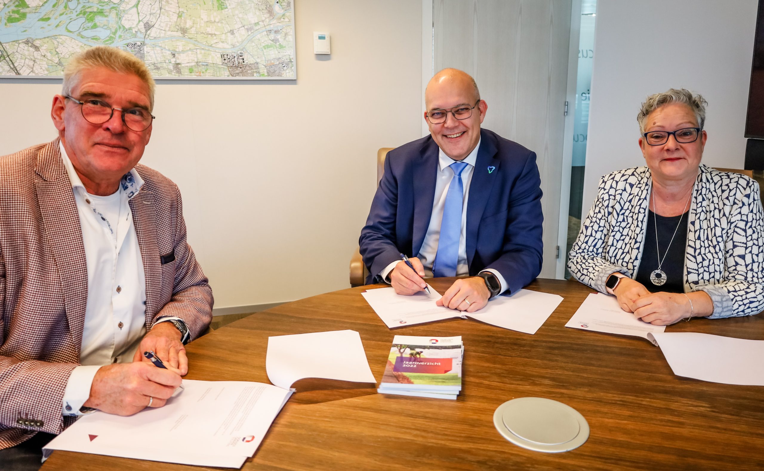 Burgemeester Lichtenberg benoemt consul voor de Oorlogsgravenstichting