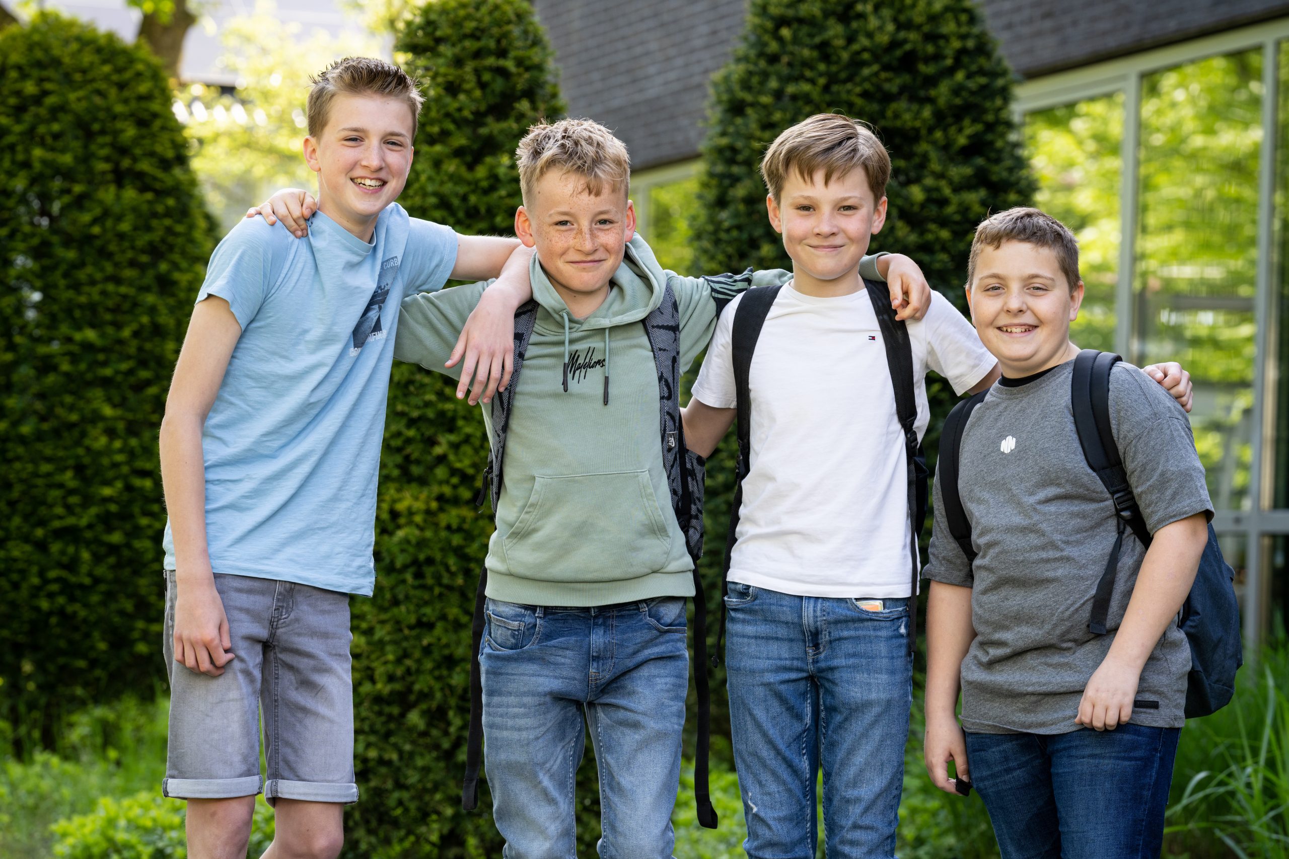 Brugklasleerlingen Altena College dragen steentje bij aan nóg schoner Sleeuwijk