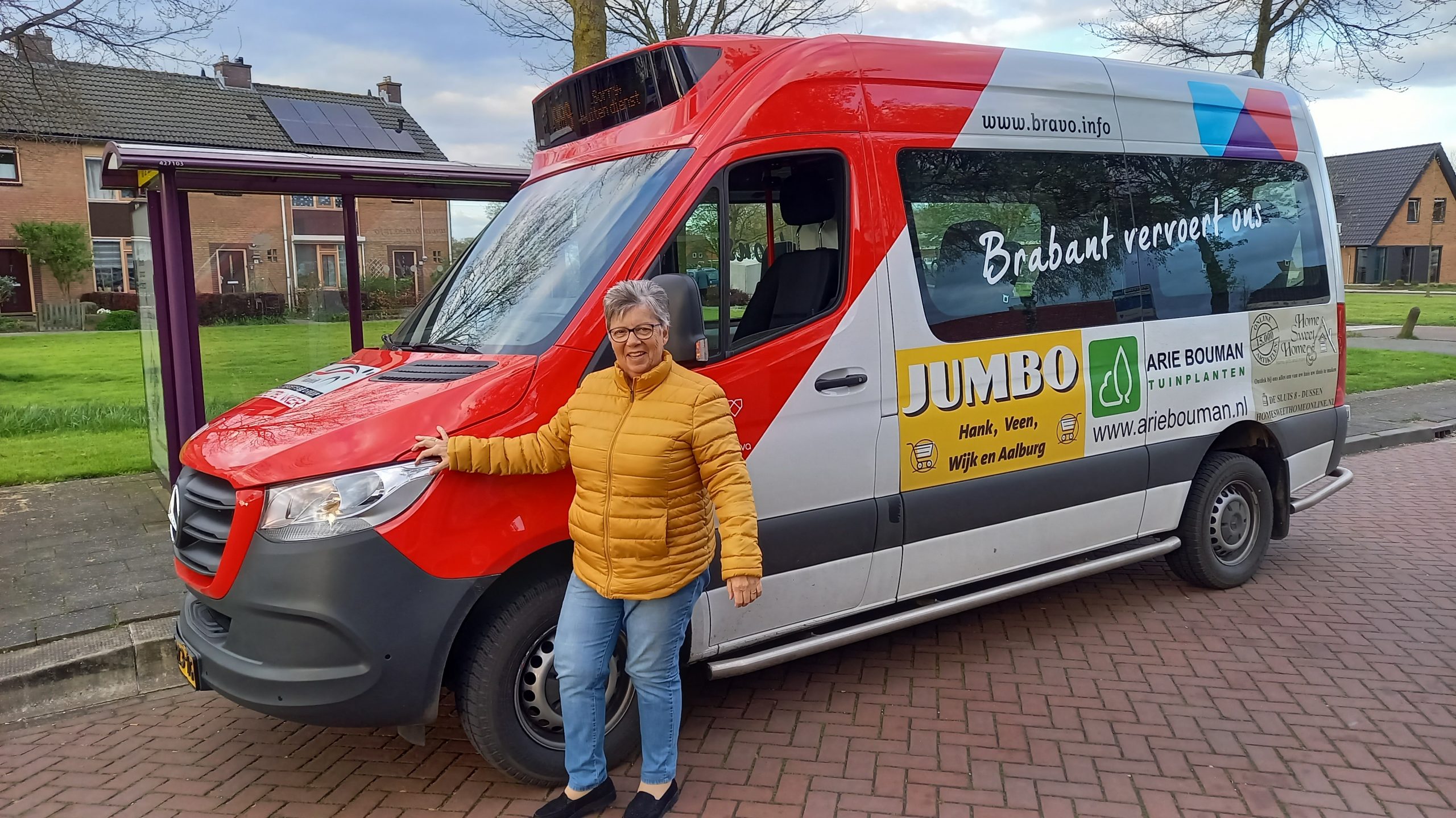 Nieuwe bus voor de buurtbusvereniging Hank