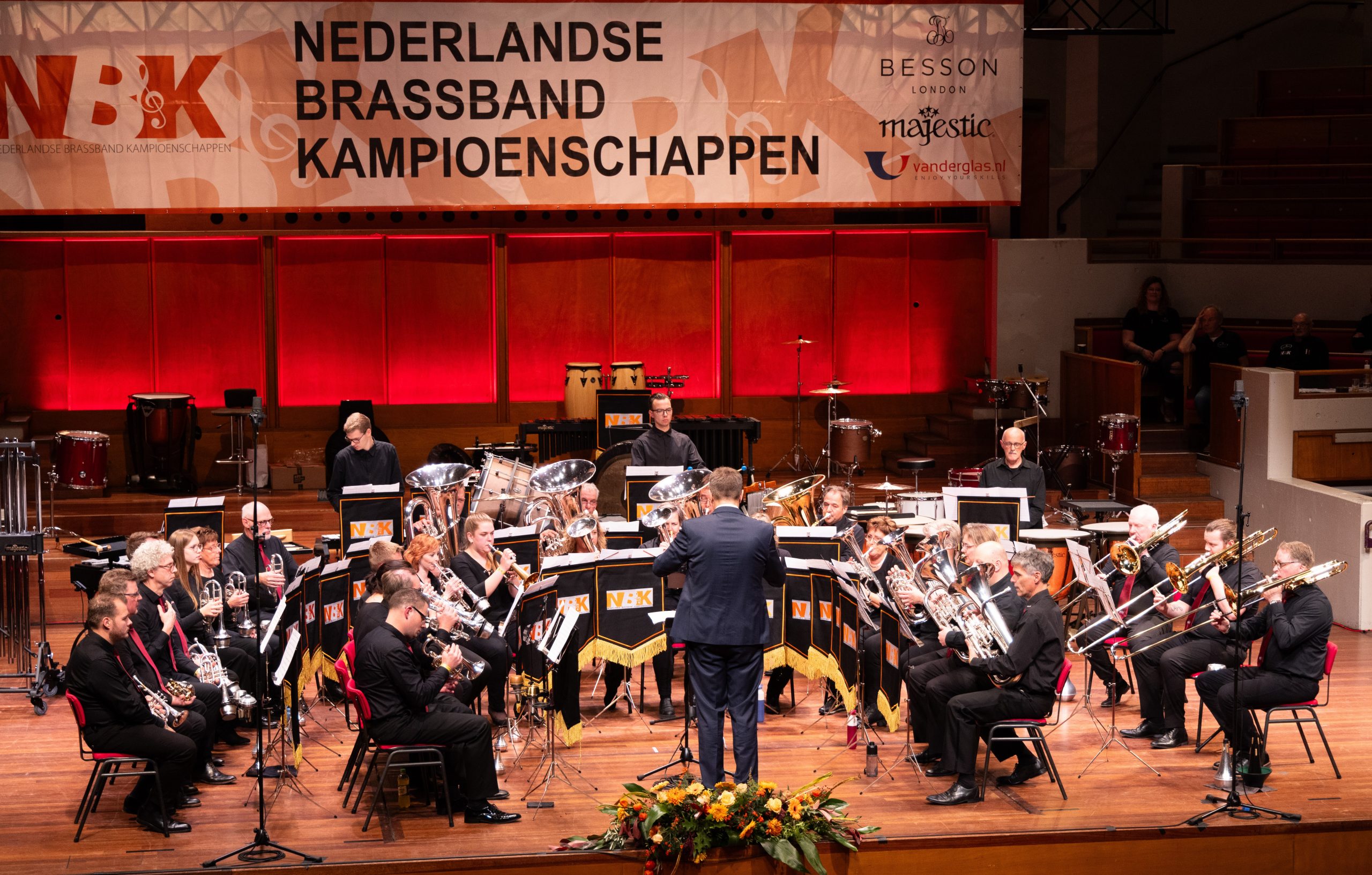 Brassband Kunst en Vriendschap en Brass Band Schoonhoven B in concert: Colours in Brass