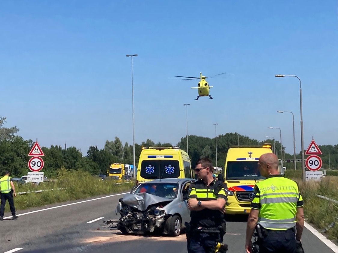 Ongeval op de A27 bij Hank, A27 afgesloten