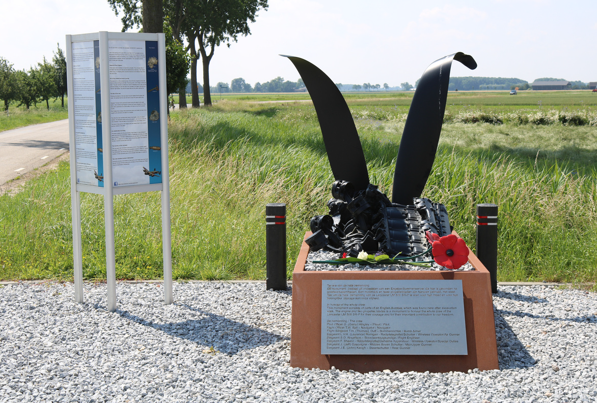 Herdenking bij Lancaster monument nabij de Grote Waardweg