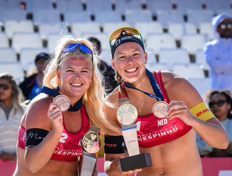 Brons voor Beachvolleybalsters in Portugal