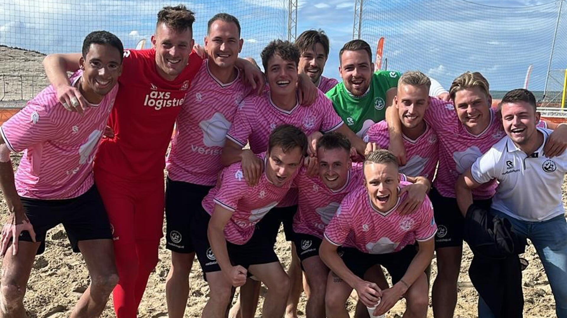 Beachsoccer op Copakadijk in Werkendam