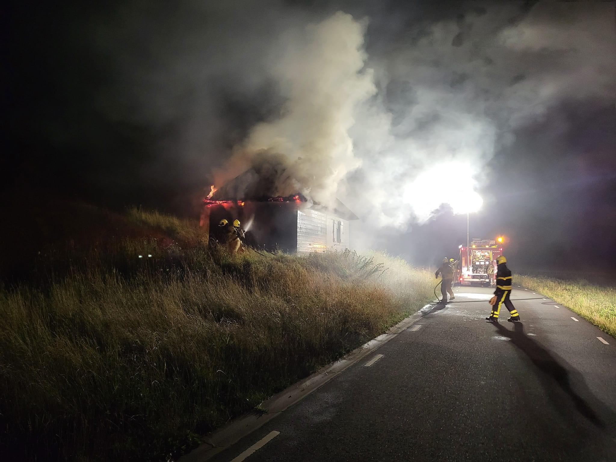 Brand in rattenkeet Hank